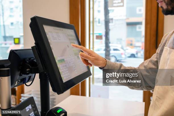 Computer Check Out Screen 513 Supermarket Checkout Screen Stock Photos, High-Res Pictures, and ...