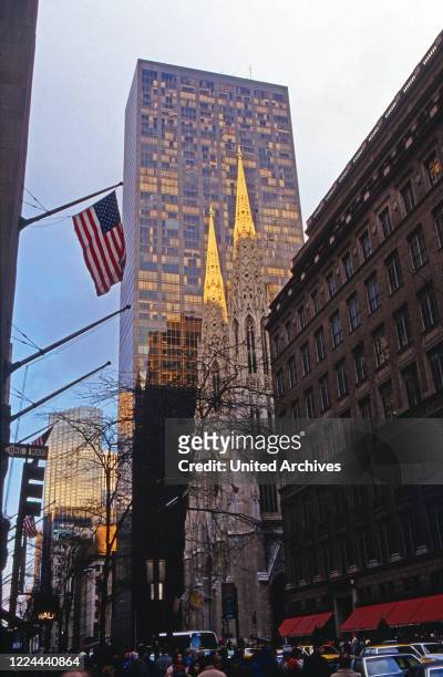 Sankt Patrick's Cathedral on Fifth Avenue, New York, USA 1986.