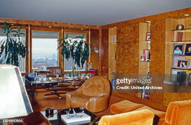 Meeting room of Adnan Kashoggi with view to the city of New York, USA 1986.