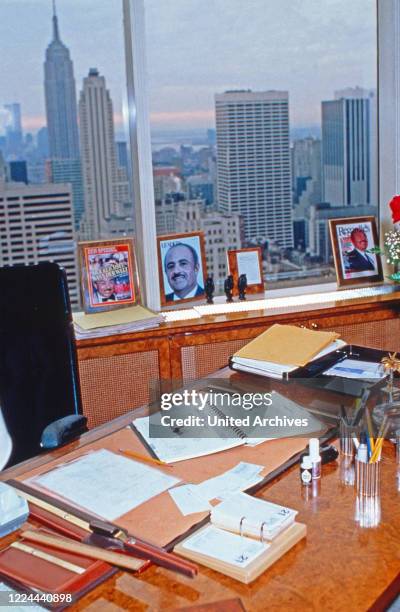 Adnan Khashoggi's desk in his office at Olympic Tower in New York, USA 1986.