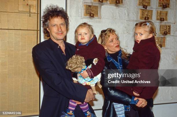 Cologne rock singer Wolfgang Niedecken with his wife Tina and the daughters Isis and Jojo at Duesseldorf, Germany, 1999.