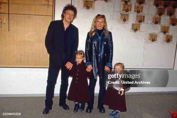 Cologne rock singer Wolfgang Niedecken with his wife Tina and the daughters Isis and Jojo at Duesseldorf, Germany, 1999.