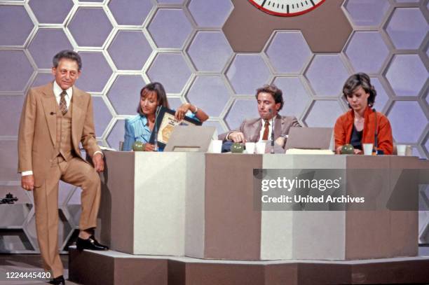 Dalli Dalli, TV show with Hans Rosenthal, Germany, 1971 - 1986, Quizmaster Hans Rosenthal with Brigitte Xander, Christian Neureuther and Mady Riehl.