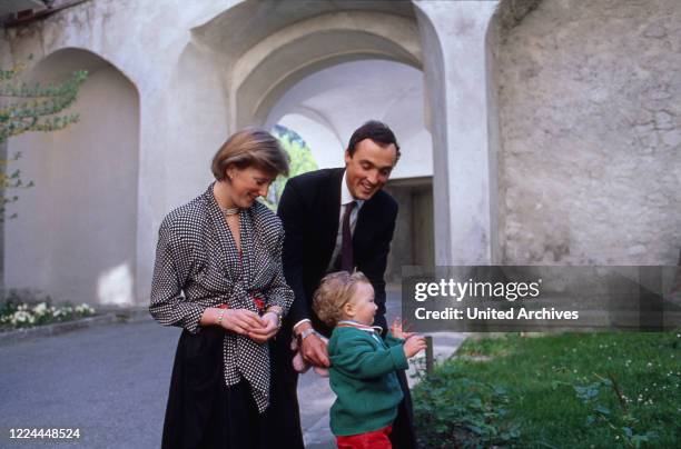 63 Laura Kuhn Photos & High Res Pictures - Getty Images