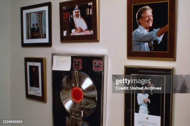 Pphotographs from Adnan Khashoggi at his desk in his office at Olympic Tower in New York, USA 1986.