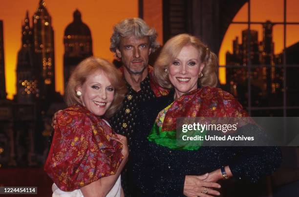 Harald Schmidt Show, entertainment talk show, Germany, 1995 - 2003, guest stars: actor Mathieu Carriere and the Kessler twins.