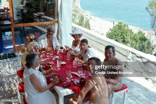 The Millowitsch family enjoying their summer vacation at Elba, Italy 1974.