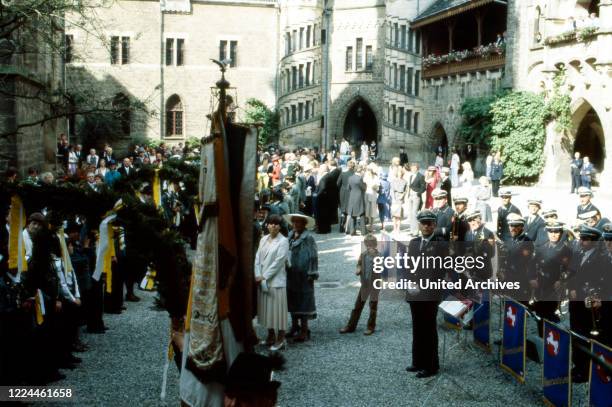 Spectators at the wedding of heir to the throne Ernst August von Hanover with Chantal Hochuli at Marienburg castle near Hanover, Germany, 1981.