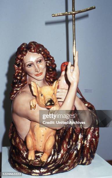 American artist Jeff Koons presenting his artworks at Staatsgalerie Stuttgart, Germany, 1993.