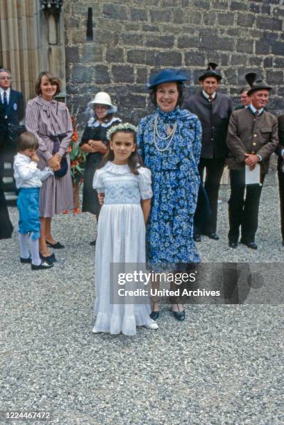 Guest of the wedding of heir to the throne Ernst August von Hanover with Chantal Hochuli at Marienburg castle near Hanover, Germany, 1981.