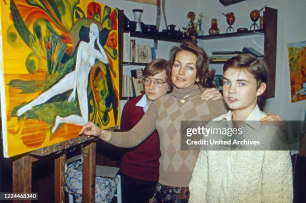 Diane Duchess of Wurttemberg with the childrenl having some private time at Altshausen castle, Germany, 1983.