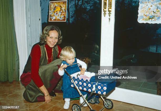 Marie Louise Princess von Schoenburg Glauchau, nee of Prussia, with her daughter Sophie, Germany, 1983.