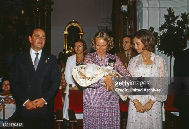 Rudolf Count and Master of Schoenburg Glauchau with his wife Marie Louise, Princess of Prussia, at a christening, with them Queen Sophia of Spain and...