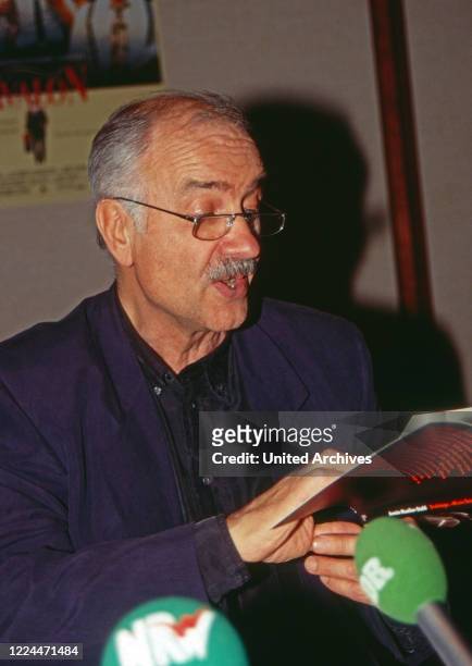 German actor and musician Armin Mueller-Stahl at the press conference to the movie "Avalon" at Hamburg, Germany, 1990.