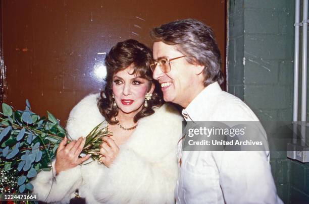 Presenter Frank Elstner with Italian actress Gina Lollobrigida at an after show event "Wetten, dass ?" Germany, 1986.