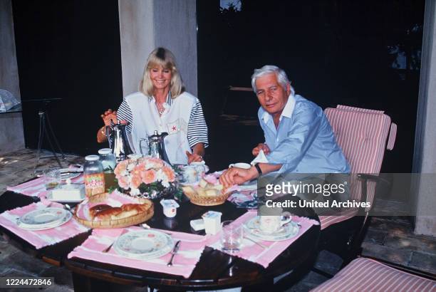 Gunter Sachs with wife Mirja having coffee and cake on a terrace, 2000s.