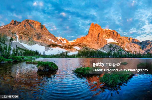 lake helene rocky mountain national park sunrise - rocky mountain national park stock pictures, royalty-free photos & images