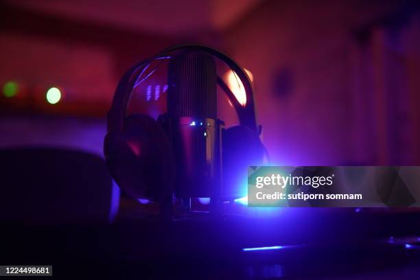 condenser microphone desk of content creator - amplifier abstract stock pictures, royalty-free photos & images