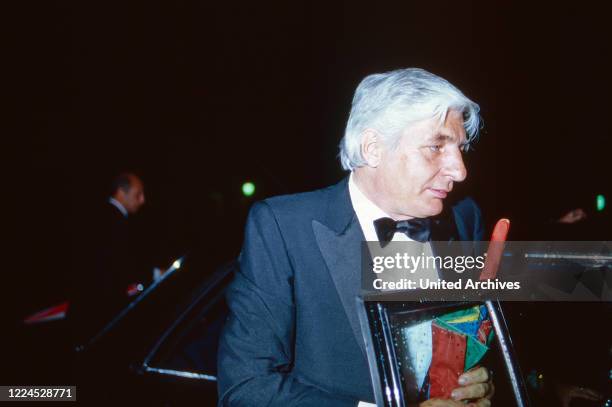 Entrepreneur Gunter Sachs attending an evening event, circa 1986.