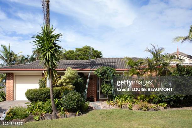 suburban australian home - australia home stock pictures, royalty-free photos & images