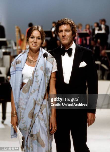 The famous actor couple Paul Hubschmid and Eva Renzi during the moderation of the gala evening of the record on August 28, 1971 in Berlin.