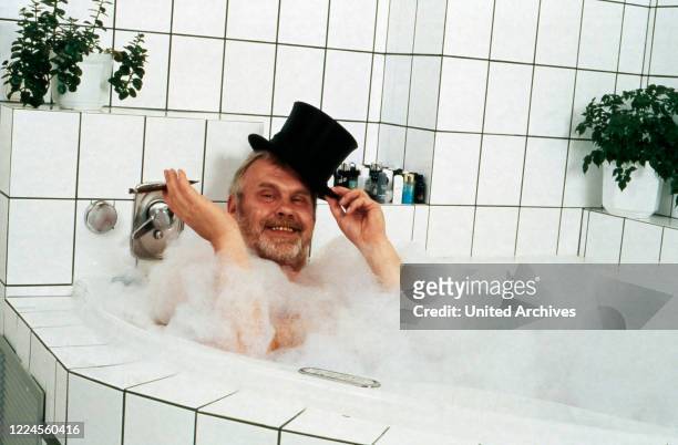 German singer and presenter being lazy with a cigar in his bathtub, Germany, circa 1995.
