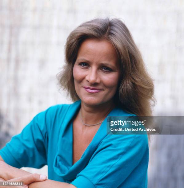 The german actress Claudia Rieschel is posing for a picture, Germany, 1990.