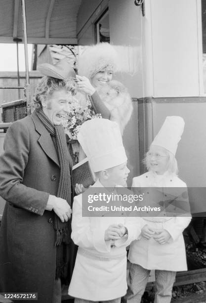 Dutch TV presenter and entertainer Rudi Carrell at the wedding with Anke Bobbert, Germany, 1974.