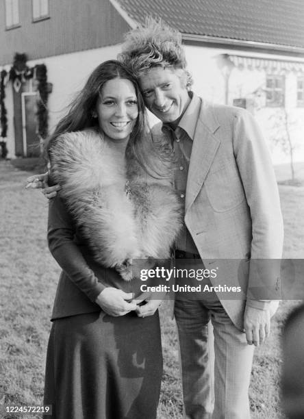 Dutch TV presenter and entertainer Rudi Carrell at the wedding with Anke Bobbert, Germany, 1974.