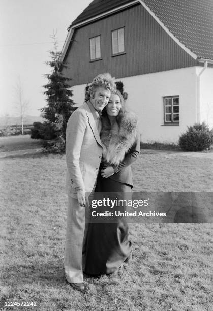 Dutch TV presenter and entertainer Rudi Carrell at the wedding with Anke Bobbert, Germany, 1974.