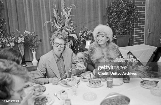 Dutch TV presenter and entertainer Rudi Carrell at the wedding with Anke Bobbert, Germany, 1974.