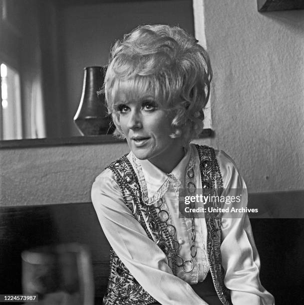 British pop and soul singer Dusty Springfield visiting Hamburg, Germany, 1970.