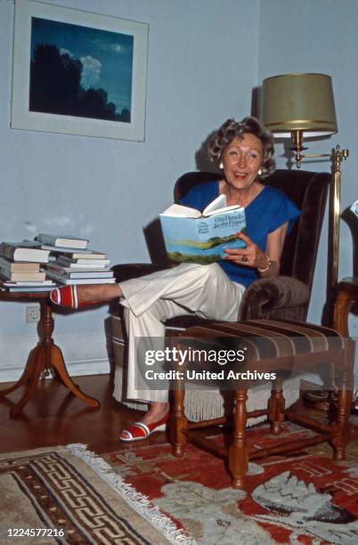 German author Utta Danella at her house in Munich, Germany, 1980s.