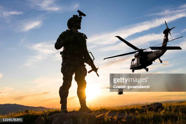 militärmission bei sonnenaufgang - armed forces stock-fotos und bilder