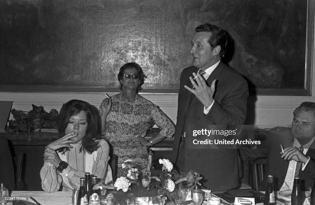 Friedel Frank, Diana Rigg, Patrick MacNee