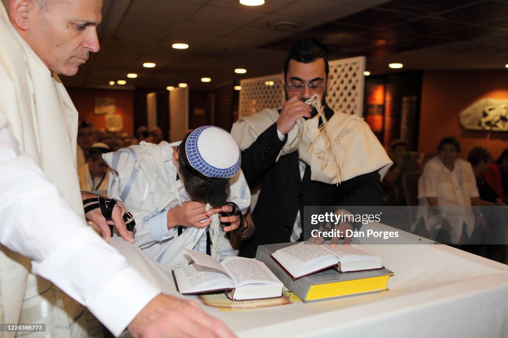 Bar Mitzvah boy kisses the fringes of the Talith