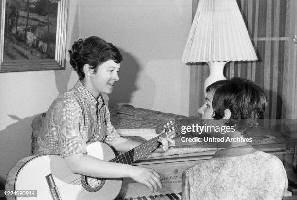 German singer Suzanne Doucet with lyricist Anja Hauptmann at Munich, Germany, 1960s.