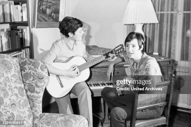 German singer Suzanne Doucet with lyricist Anja Hauptmann at Munich, Germany, 1960s.