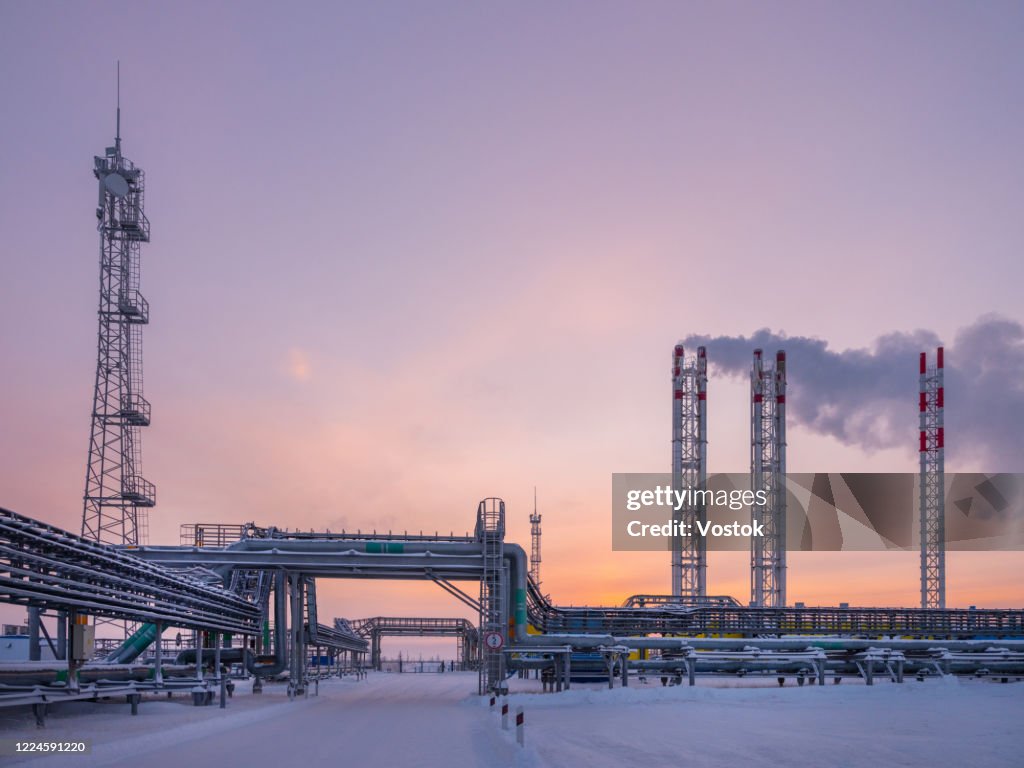 Natural gas production and processing in Russia