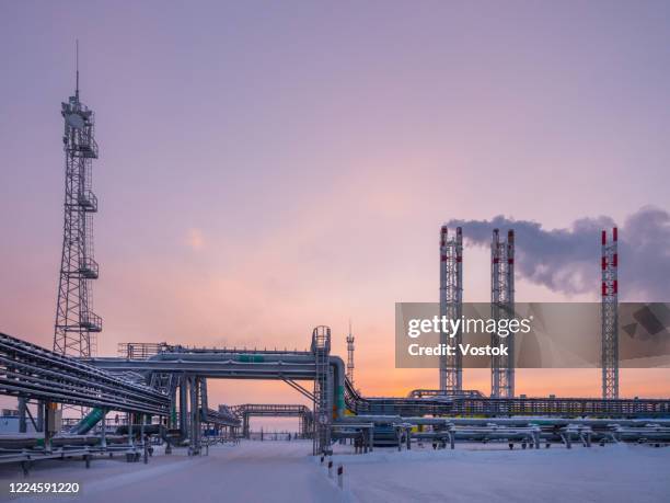 natural gas production and processing in russia - russia oil stock pictures, royalty-free photos & images