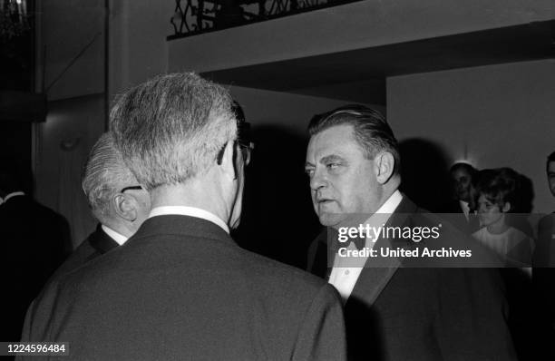 At the Burda Ball Bal Pare in Munich on 21 January 1967: Franz Josef Strauﬂ.