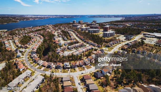 voorstedelijk landschap - halifax regional municipality nova scotia stockfoto's en -beelden