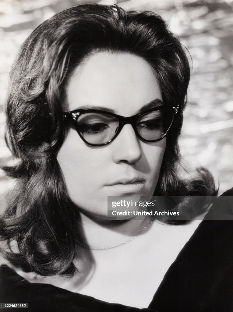 Nana Mouskouri