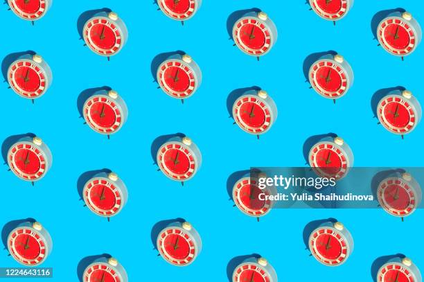 alarm clock background repeat illustrative photo time concept - clock pattern photos et images de collection