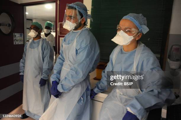 Treatments carried out by the nursing teams of the medical resuscitation department of an intubated pateint. Patients with coronavirus hospitalized...