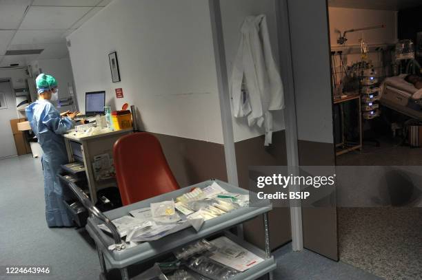 Medical resuscitation service at the Jacques Cartier hospital in Massy. All of the beds in the ward since the start of the Covid 19 pandemic have...