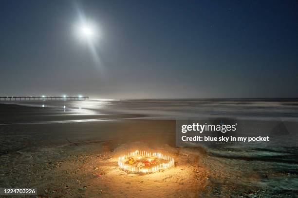 offerings to iemanjá brazil's goddess of the sea - iemanja imagens e fotografias de stock