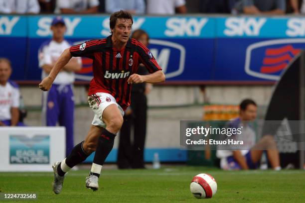 Massimo Oddo of AC Milan in action during the Serie A match between AC Milan and Fiorentina at the Stadio Giuseppe Meazza on September 3, 2007 in...