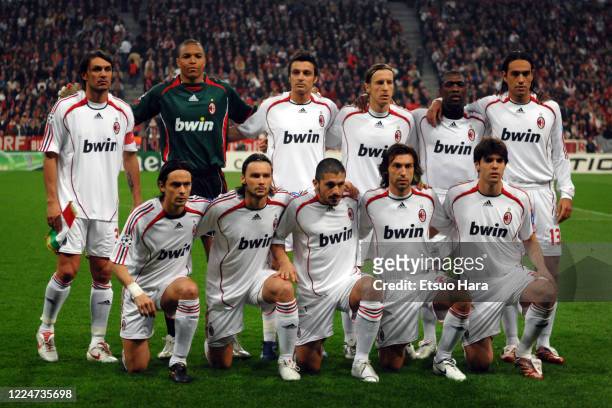 Milan players line up for the team photos prior to the UEFA Champions League Quarter Final second leg match between Bayern Munich and AC Milan at the...