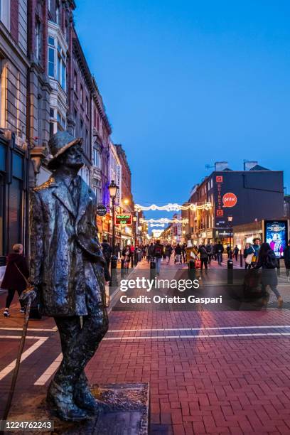 christmas in dublin, ireland - dublin statue stock pictures, royalty-free photos & images